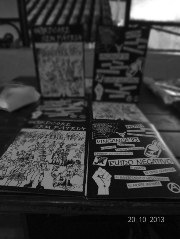 Split cd/zine do coletivo Hardcore Sem Pátria (Urgência das Ruas - Santos/SP) 